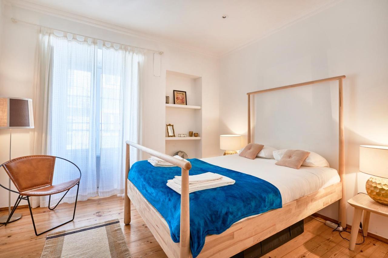Spacious Bairro Alto Apartment With Courtyard, By Timecooler Lisbon Exterior photo
