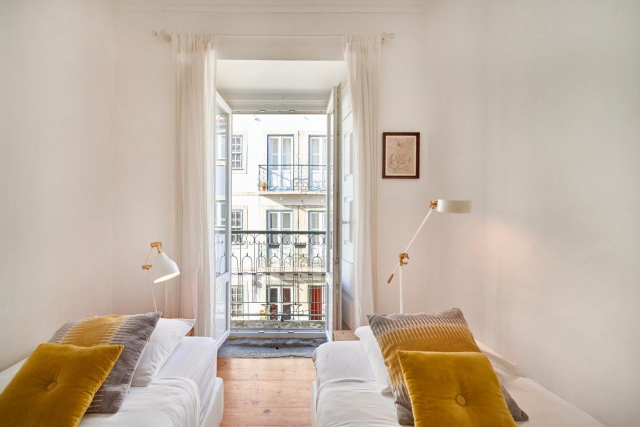 Spacious Bairro Alto Apartment With Courtyard, By Timecooler Lisbon Exterior photo