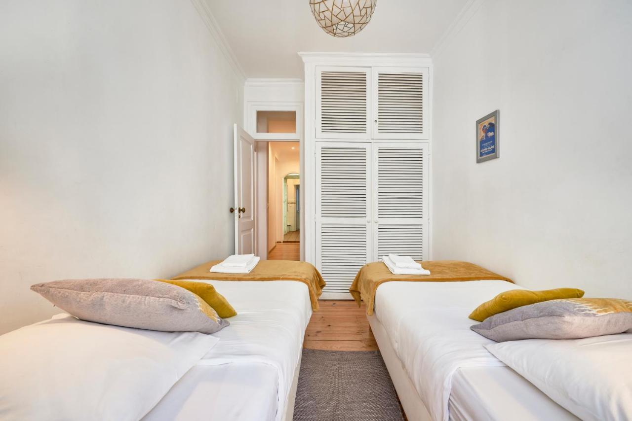 Spacious Bairro Alto Apartment With Courtyard, By Timecooler Lisbon Exterior photo
